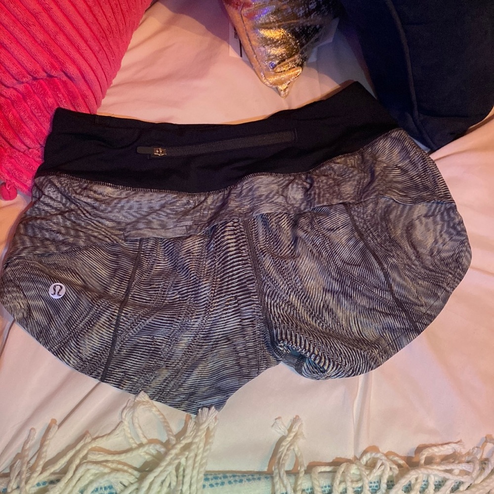 LULULEMON SPEED UPS RARE 2.5 inch with oil spill pattern